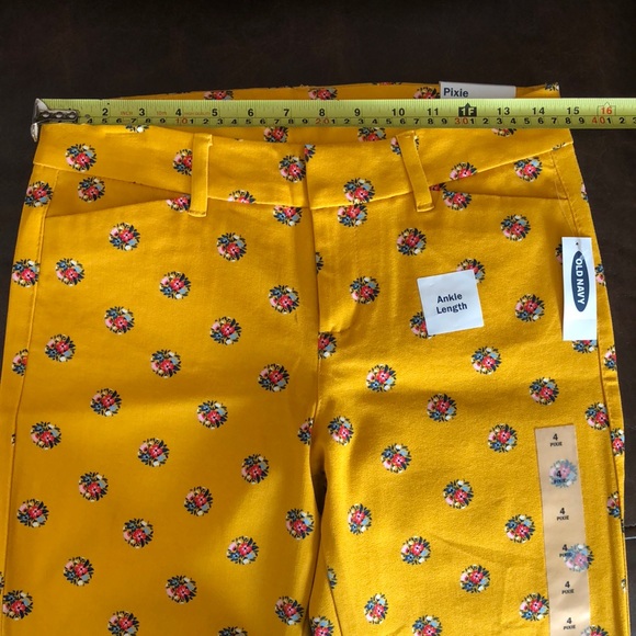 Old Navy Mid-Rise Pixie Ankle Pants for Women - Picture 3 of 4